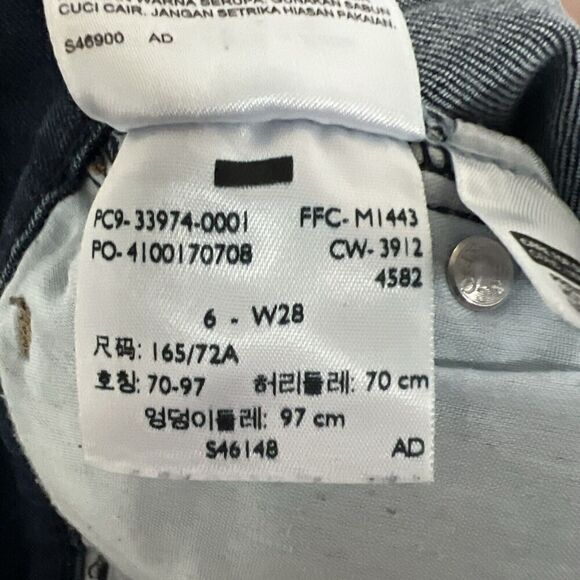 Levi's Mid-Rise Jean Shorts Dark Blue Cuffed Women's Size 6 Gold Pocket W 28 - Picture 8 of 8